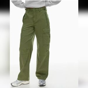 Aritzia TNA supply cargo pant green size 8